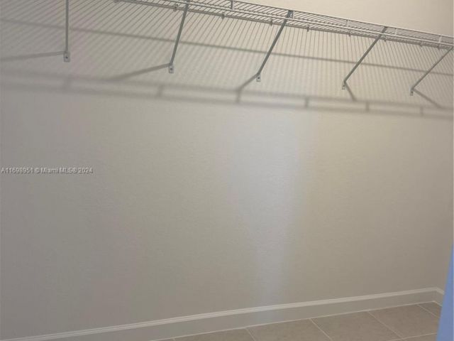 Дом в аренду по адресу 18669 SW 136 Ave 1 - фото 6110654