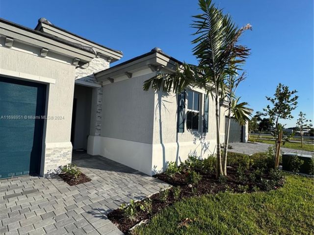 Дом в аренду по адресу 18669 SW 136 Ave 1 - фото 6110660