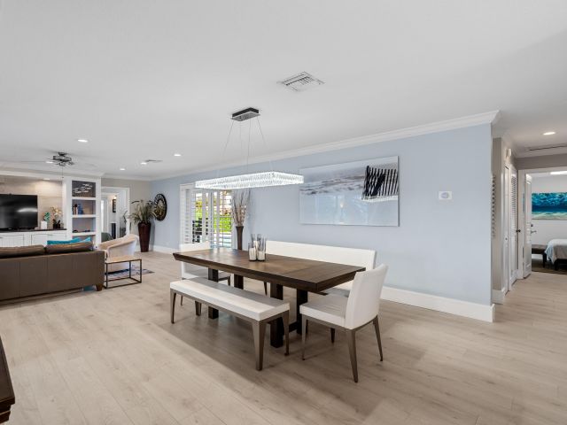 Продажа дома по адресу 1008 NE 26th Avenue - фото 5540304