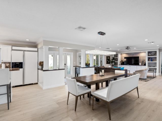 Продажа дома по адресу 1008 NE 26th Avenue - фото 5540305