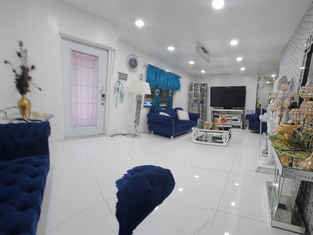 Продажа дома по адресу 15700 SW 202nd Ave - фото 6227807