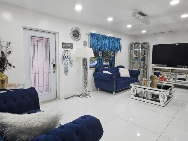 Продажа дома по адресу 15700 SW 202nd Ave - фото 6227809