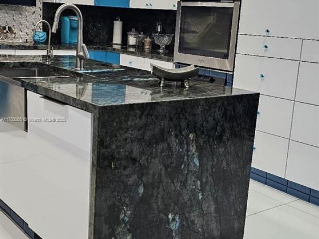 Продажа дома по адресу 15700 SW 202nd Ave - фото 6227814