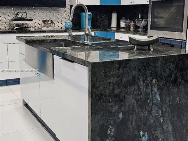 Продажа дома по адресу 15700 SW 202nd Ave - фото 6227816