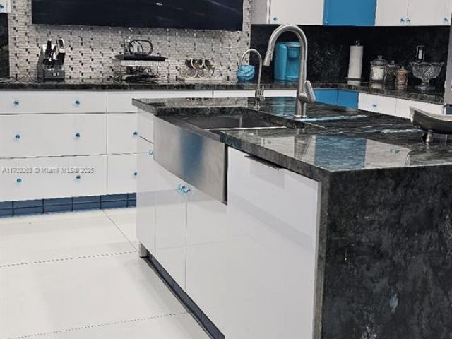 Продажа дома по адресу 15700 SW 202nd Ave - фото 6227817