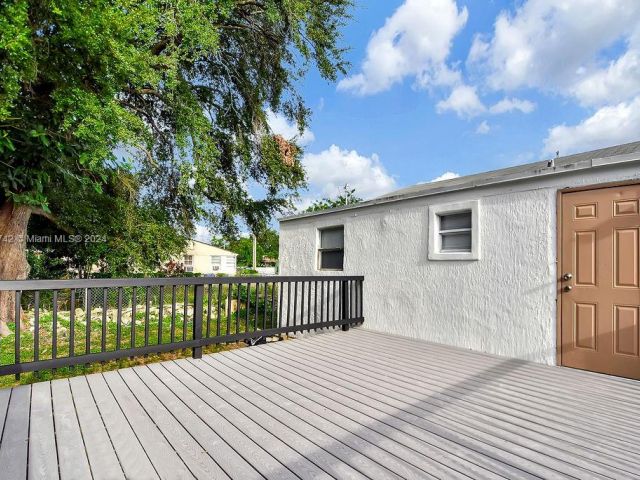 Продажа дома по адресу 585 NW 51st St - фото 5703764