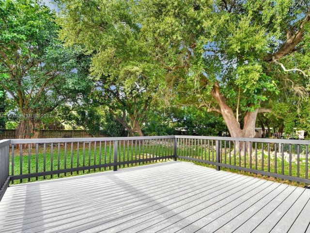 Продажа дома по адресу 585 NW 51st St - фото 5703765