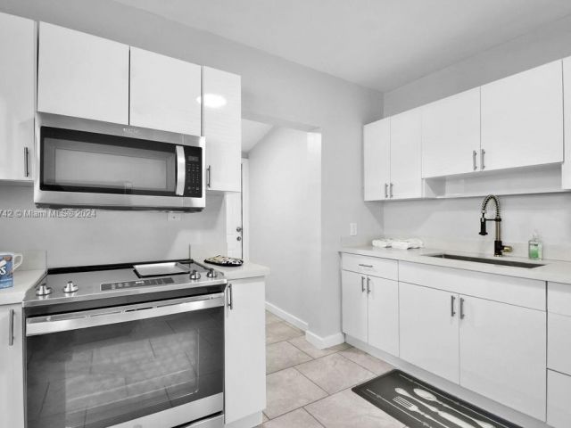 Продажа дома по адресу 585 NW 51st St - фото 5703767