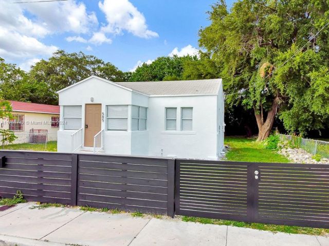 Продажа дома по адресу 585 NW 51st St - фото 5703771