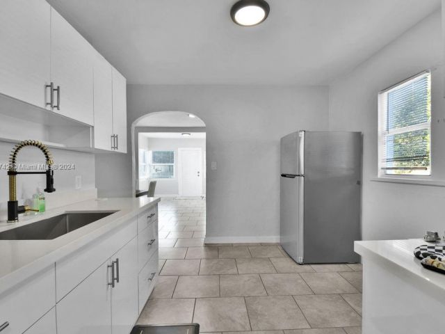 Продажа дома по адресу 585 NW 51st St - фото 5703778