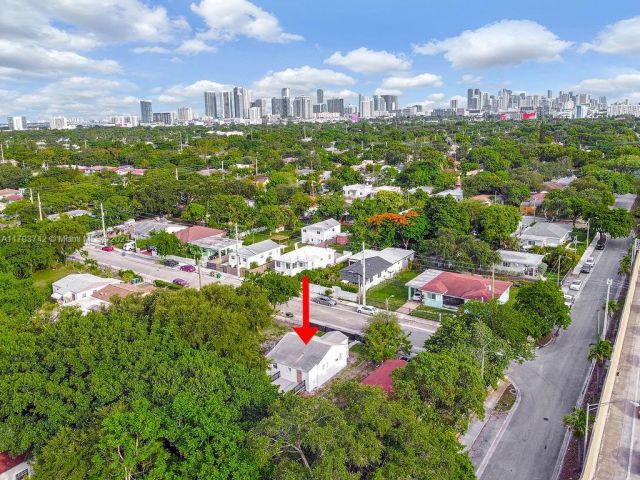 Продажа дома по адресу 585 NW 51st St - фото 5703779