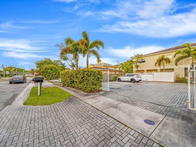 Продажа дома по адресу 615 NW 10th Ter 1 - фото 7464985