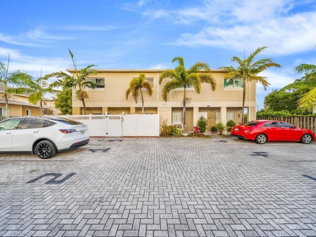 Продажа дома по адресу 615 NW 10th Ter 1 - фото 7464989