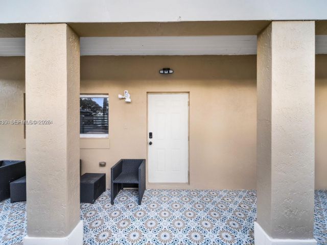 Продажа дома по адресу 615 NW 10th Ter 1 - фото 7464992