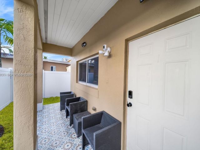 Продажа дома по адресу 615 NW 10th Ter 1 - фото 7464995