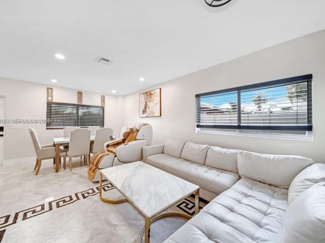 Продажа дома по адресу 615 NW 10th Ter 1 - фото 7465000