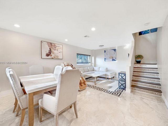 Продажа дома по адресу 615 NW 10th Ter 1 - фото 7465002