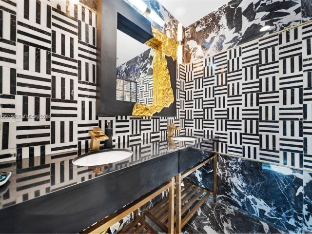 Продажа дома по адресу 615 NW 10th Ter 1 - фото 7465013