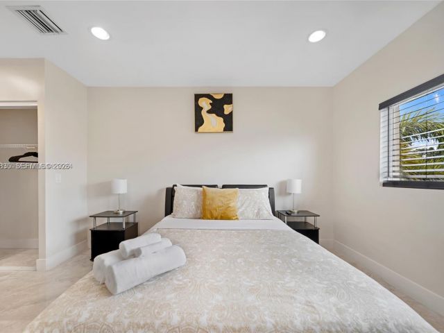 Продажа дома по адресу 615 NW 10th Ter 1 - фото 7465015