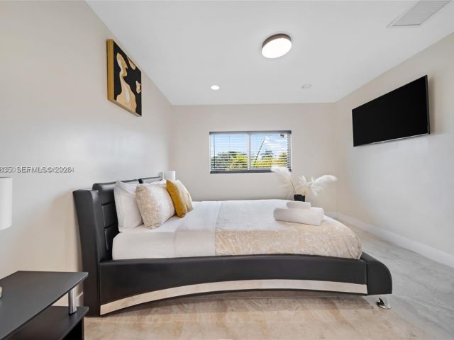 Продажа дома по адресу 615 NW 10th Ter 1 - фото 7465017