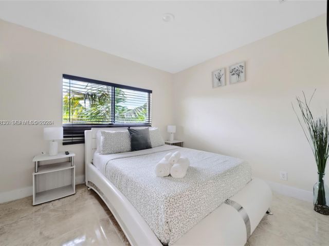 Продажа дома по адресу 615 NW 10th Ter 1 - фото 7465019