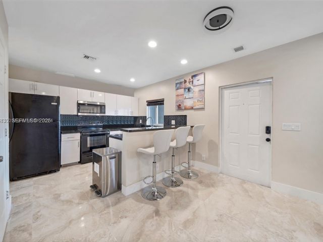 Продажа дома по адресу 615 NW 10th Ter 1 - фото 7465021