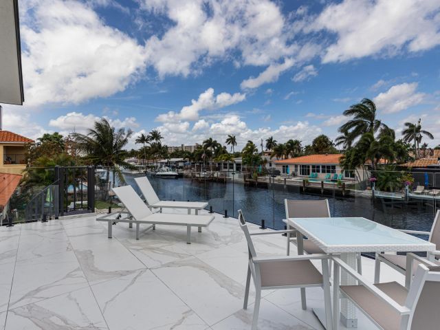 Продажа дома по адресу 2447 SE 10th Street - фото 5544076