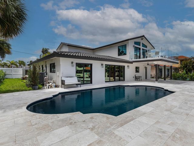 Продажа дома по адресу 2447 SE 10th Street - фото 5544082