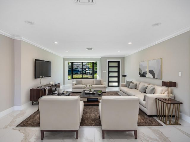 Продажа дома по адресу 2447 SE 10th Street - фото 5544089