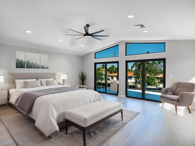 Продажа дома по адресу 2447 SE 10th Street - фото 5544091