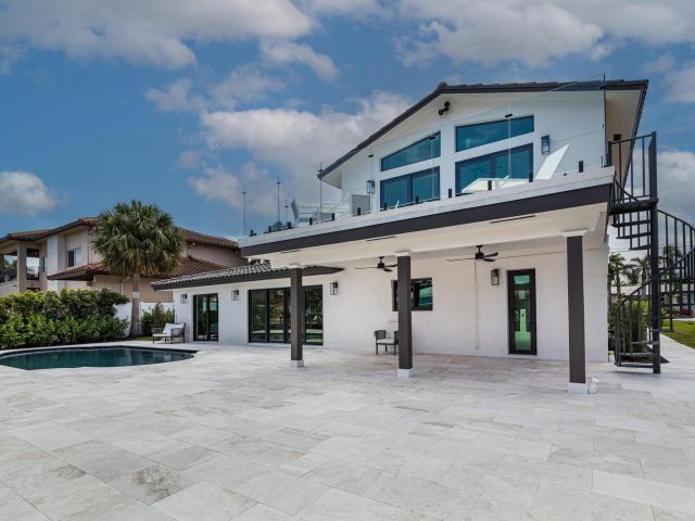 Продажа дома по адресу 2447 SE 10th Street - фото 5544092