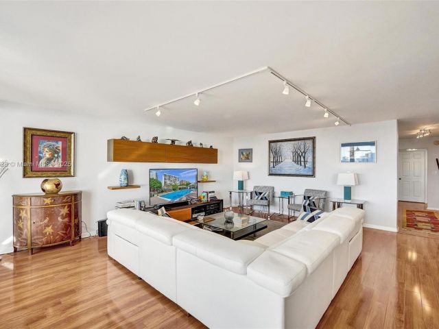 Продажа квартиры #8B - фото 6251450