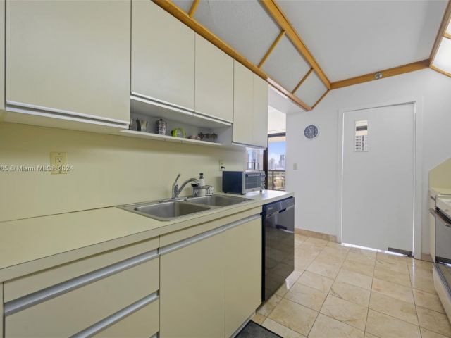 Продажа квартиры #14C - фото 5557754