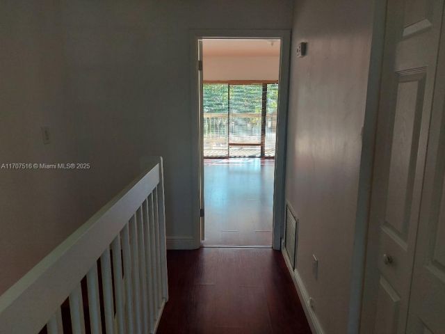 Дом в аренду по адресу 20033 NE 2nd Pl 20033 - фото 6031872