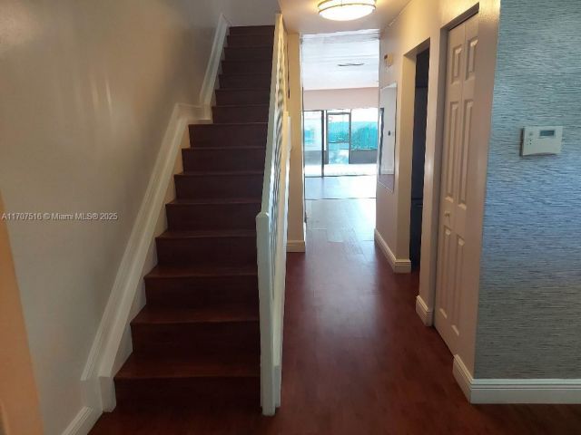 Дом в аренду по адресу 20033 NE 2nd Pl 20033 - фото 6031879