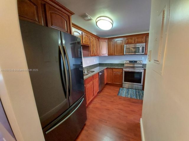 Дом в аренду по адресу 20033 NE 2nd Pl 20033 - фото 6031883