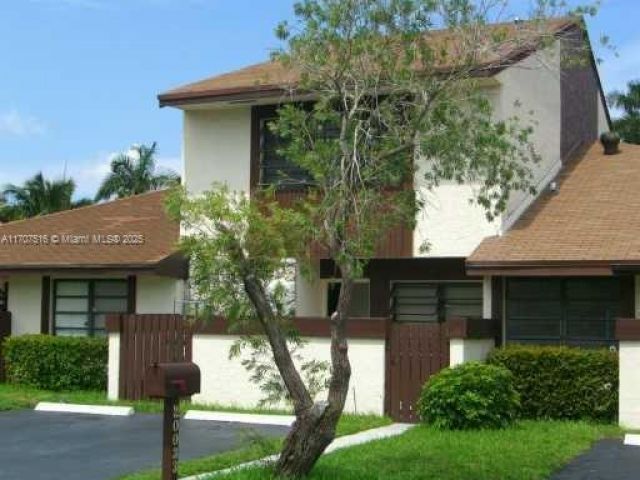 Дом в аренду по адресу 20033 NE 2nd Pl 20033 - фото 6031886