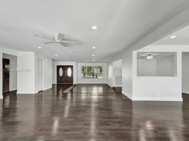 Продажа дома по адресу 620 NE 2ND STREET - фото 5544738