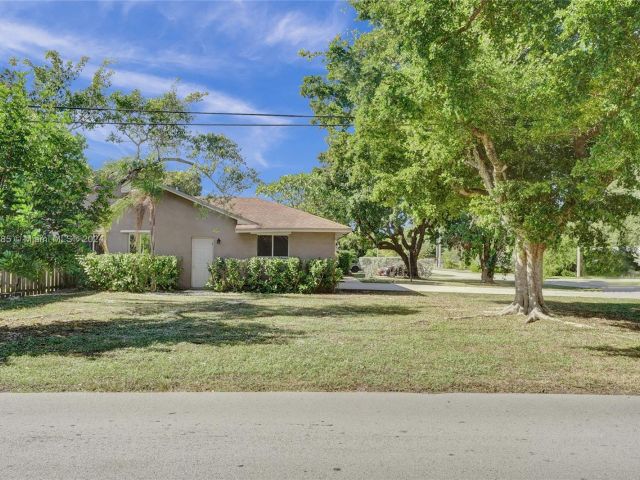 Продажа дома по адресу 620 NE 2ND STREET - фото 5544740