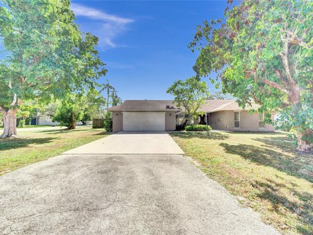 Продажа дома по адресу 620 NE 2ND STREET - фото 5544744