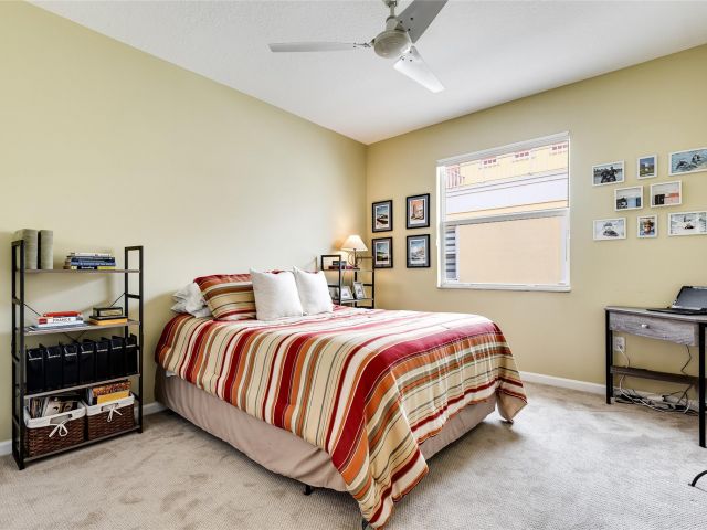 Продажа дома по адресу 1224 NE 18th Ave 1 - фото 6114520