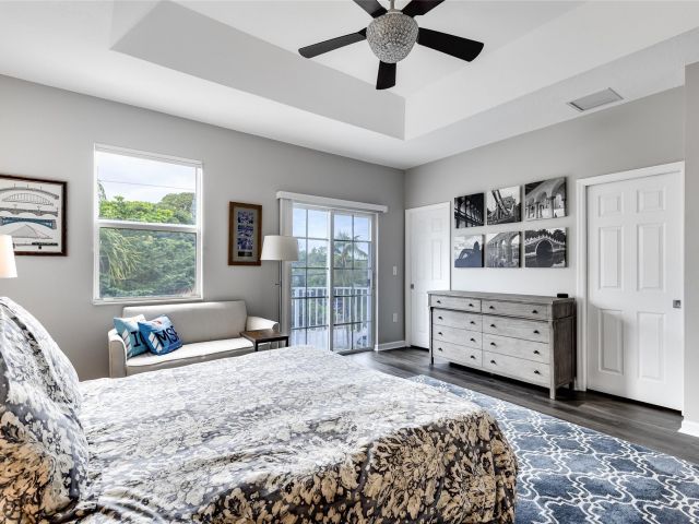 Продажа дома по адресу 1224 NE 18th Ave 1 - фото 6114524