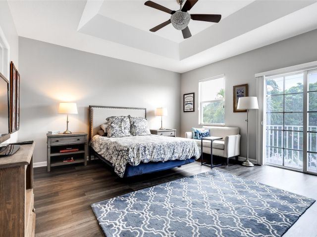 Продажа дома по адресу 1224 NE 18th Ave 1 - фото 6114526