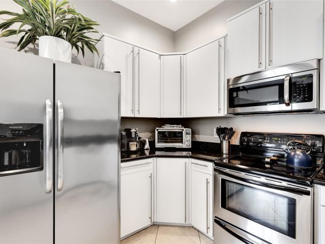 Продажа дома по адресу 1224 NE 18th Ave 1 - фото 6114528