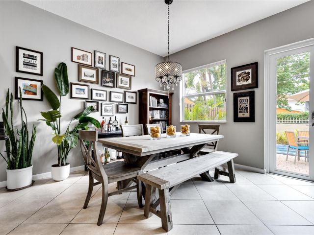 Продажа дома по адресу 1224 NE 18th Ave 1 - фото 6114531