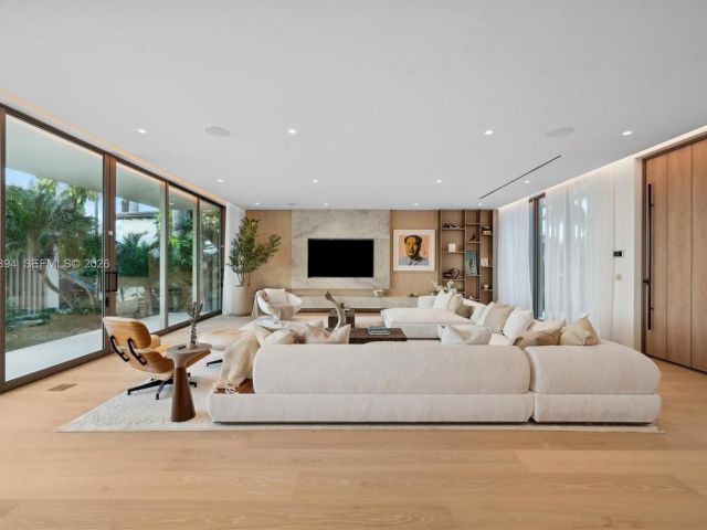 Дом в аренду по адресу 424 W Rivo Alto Dr - фото 7523500