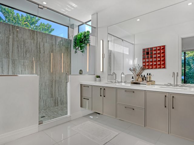 Дом в аренду по адресу 703 NE 5th Street - фото 5879325