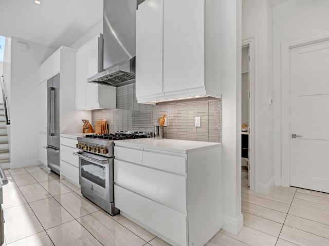 Дом в аренду по адресу 703 NE 5th Street - фото 5879331