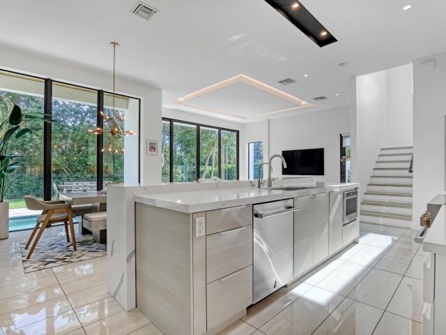 Дом в аренду по адресу 703 NE 5th Street - фото 5879332