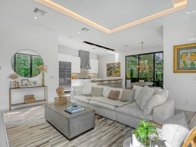 Дом в аренду по адресу 703 NE 5th Street - фото 5879337